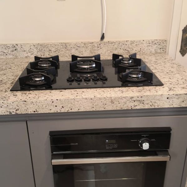 Cooktop e forno a gás embutidos instalados